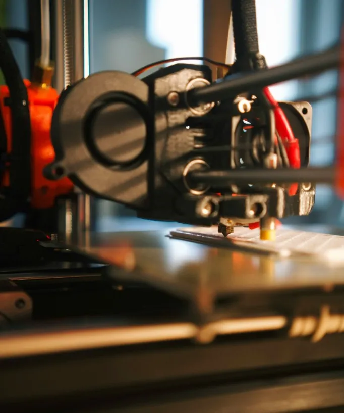 Technische Nahaufnahme eines 3D-Druck-Extruders