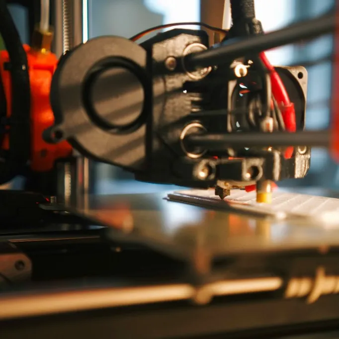 Nahaufnahme des Extruders während eines Drucks